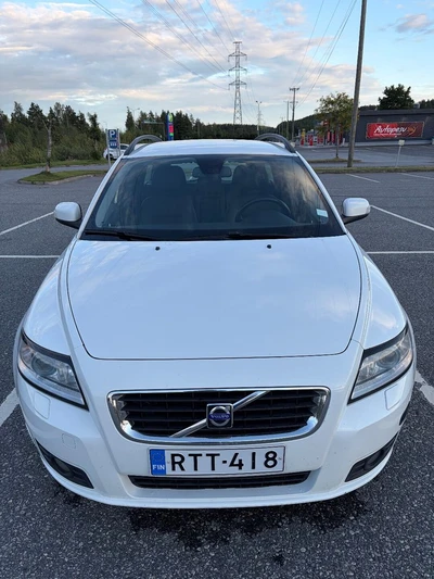 Volvo V50 1,8F (125 hv) Momentum man 2009, kuva 3/14