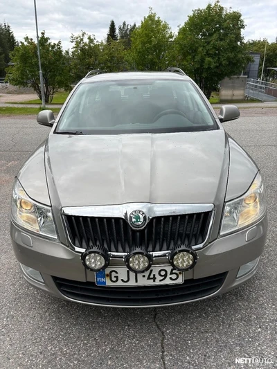 Skoda Octavia Combi 1,6 TDI Ambiente 2011, kuva 2/9