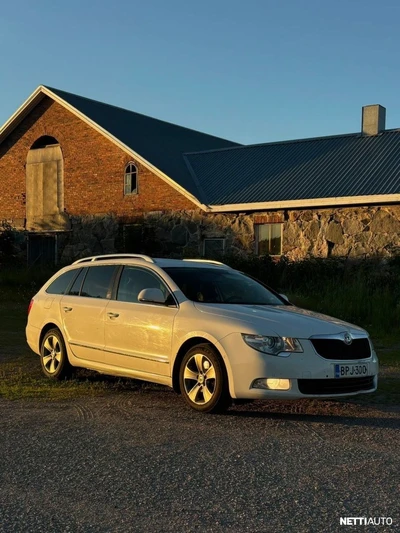 Skoda Superb 2012, kuva 6/6