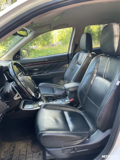 Mitsubishi Outlander PHEV 2016, kuva 2/12
