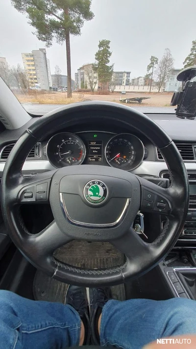 Skoda Superb 2010, photo 3/17
