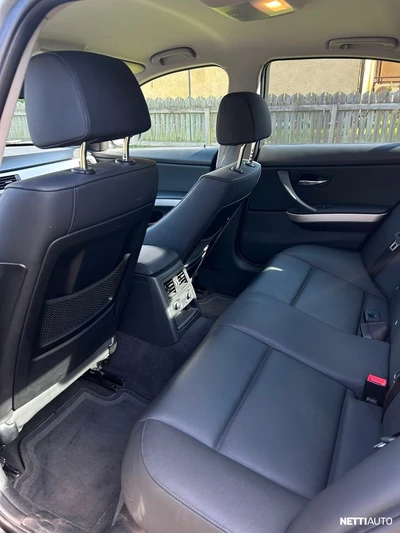 BMW 320 2010, photo 7/17